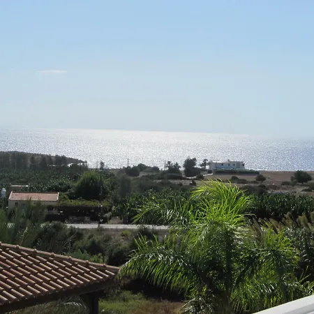 Dioni * Coral Bay