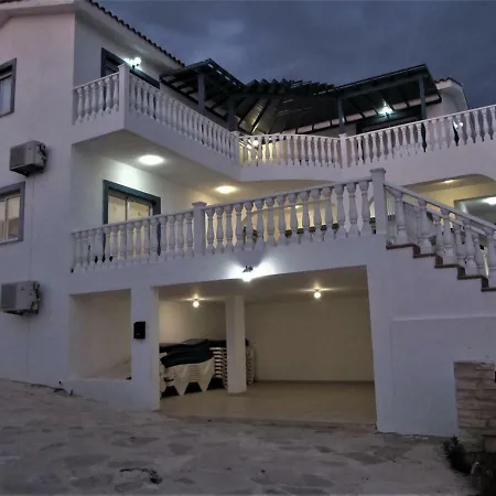 Dom wakacyjny Dioni Coral Bay