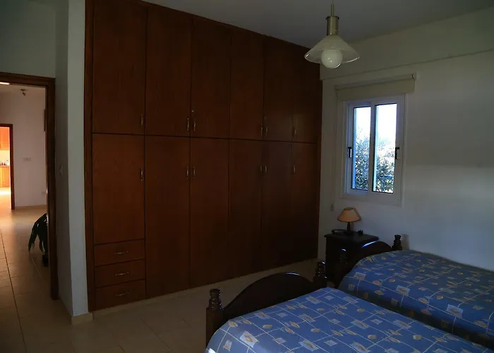 Dioni קורל ביי